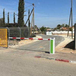 שער חשמלי סולארי לחניה מהיר 3 שניות עם שלט אלחוטי זרוע 3 מטר .